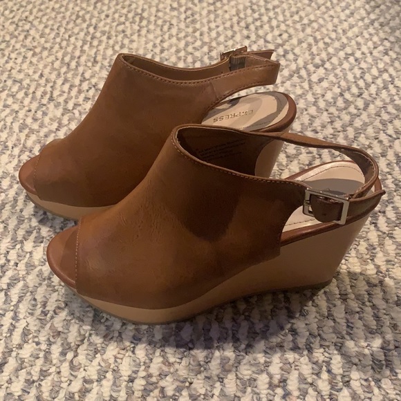 Like New Express Wedge Sandals - Picture 5 of 8